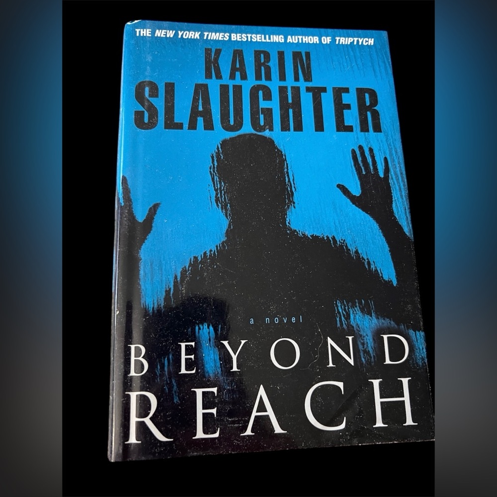 Beyond Reach by Karin Slaughter Hardcover book Great condition